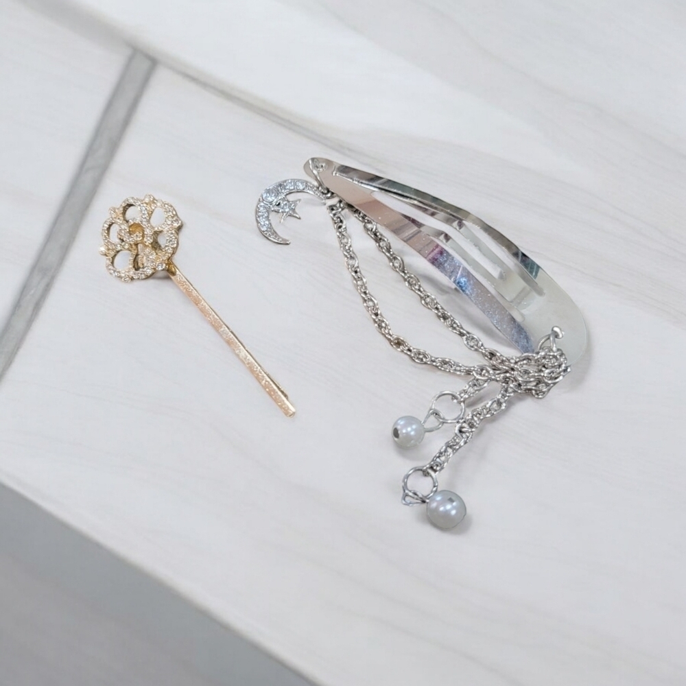 Set of Rhinestone barrettes